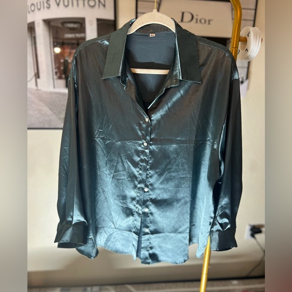 Bundle of button up shirts - Picture 3 of 6